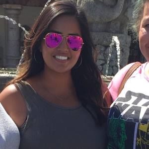 Meet your Posher, Adriana